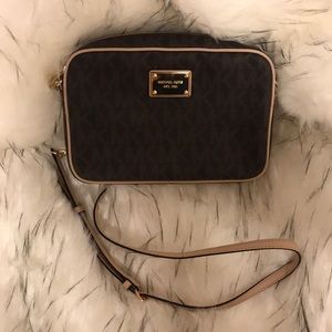 Michael Kors Jet Set Large Cross Body Bag! ✨